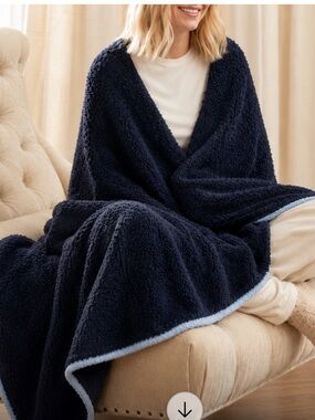 🔥Barefoot Dreams cozy chic navy Throw Good cond Price Firm!